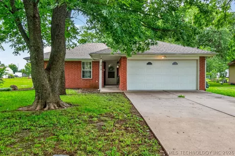 1418 N Creek St, Dewey, OK 74029
