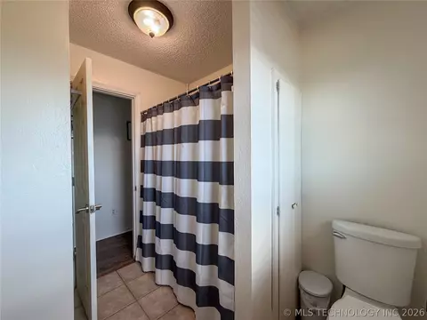 Bath - 106 Risner St, Davis, OK 73030 photo 2 of 3