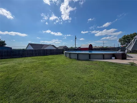 Exterior - 106 Risner St, Davis, OK 73030 photo 7 of 8
