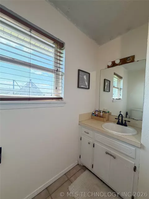 Bath - 106 Risner St, Davis, OK 73030 photo 1 of 3