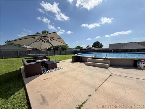 Exterior - 106 Risner St, Davis, OK 73030 photo 5 of 8