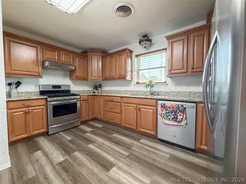 Kitchen - 106 Risner St, Davis, OK 73030 photo 1 of 2