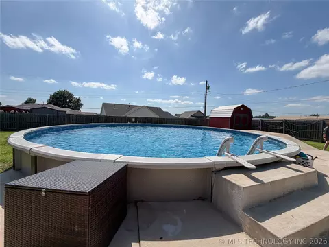 Exterior - 106 Risner St, Davis, OK 73030 photo 4 of 8