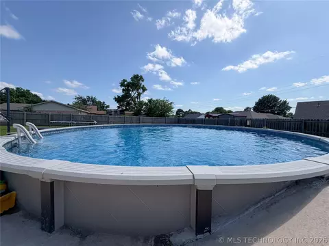 Exterior - 106 Risner St, Davis, OK 73030 photo 3 of 8