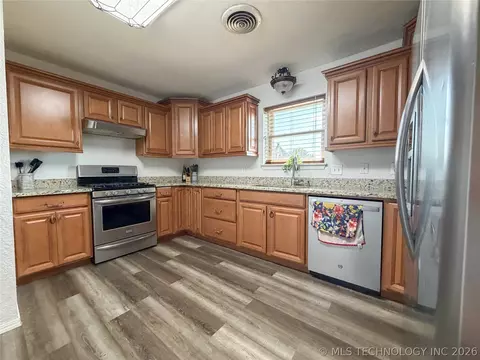 Kitchen - 106 Risner St, Davis, OK 73030 photo 1 of 2