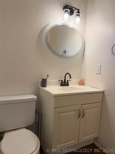 Bath - 106 Risner St, Davis, OK 73030 photo 3 of 3