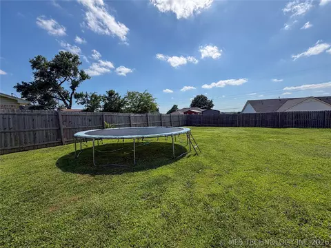 Exterior - 106 Risner St, Davis, OK 73030 photo 6 of 8