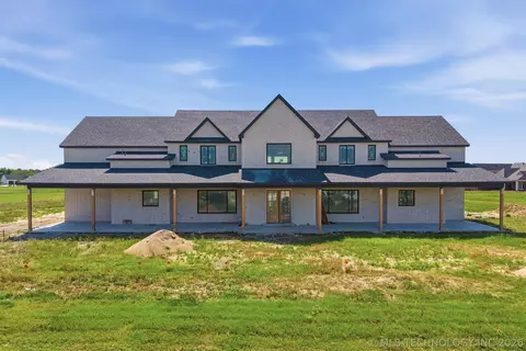 8373 S Wolf Creek Ave, Broken Arrow, OK 74014