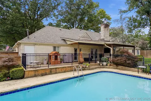 Exterior - 3235 E 59th St, Tulsa, OK 74105 photo 7 of 10