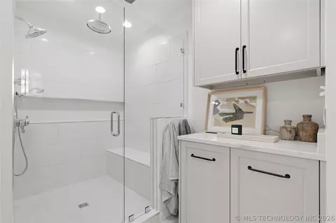 Bath - 3235 E 59th St, Tulsa, OK 74105 photo 4 of 6