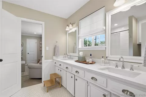Bath - 3235 E 59th St, Tulsa, OK 74105 photo 5 of 6