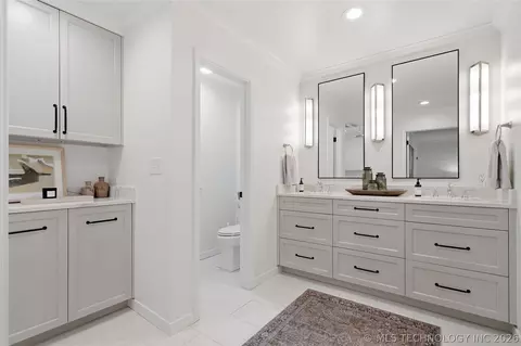 Bath - 3235 E 59th St, Tulsa, OK 74105 photo 2 of 6