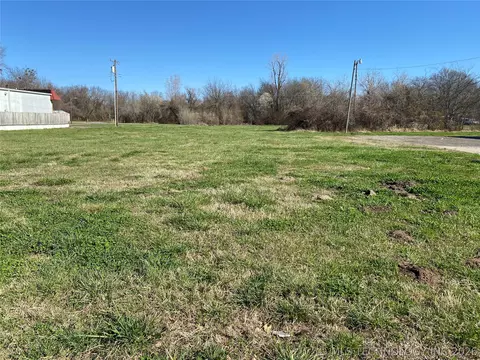 Broadway Street, Muskogee, OK 74401