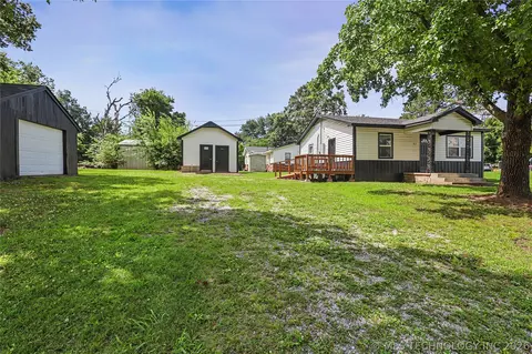 202 Radcliff St, Locust Grove, OK 74352