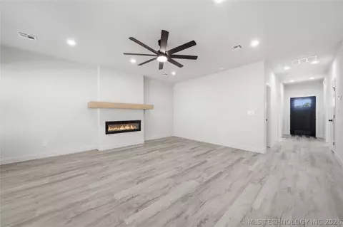 Living - 13835 E 27th Pl E, Tulsa, OK 74134 photo 4 of 5