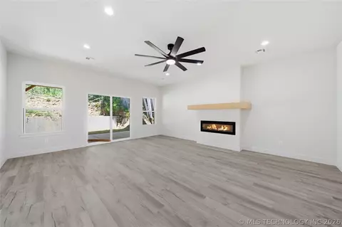 Living - 13835 E 27th Pl E, Tulsa, OK 74134 photo 2 of 5