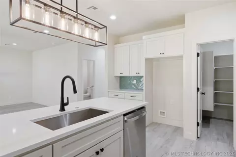Kitchen - 13835 E 27th Pl E, Tulsa, OK 74134 photo 3 of 4