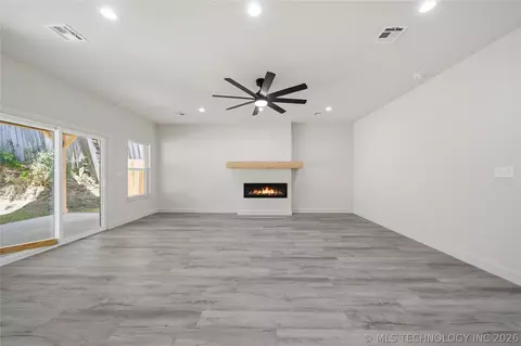 Living - 13835 E 27th Pl E, Tulsa, OK 74134 photo 3 of 5