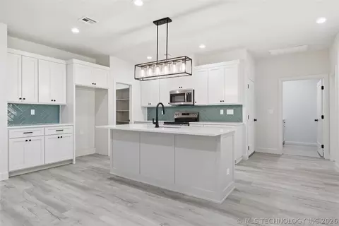 Kitchen - 13835 E 27th Pl E, Tulsa, OK 74134 photo 1 of 4