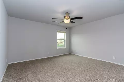 Bedroom - 814 E Honolulu Pl, Broken Arrow, OK 74012 photo 3 of 5