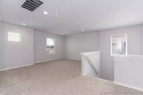 Living - 814 E Honolulu Pl, Broken Arrow, OK 74012 photo 4 of 4