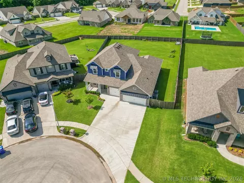 View/Area - 814 E Honolulu Pl, Broken Arrow, OK 74012 photo 4 of 5