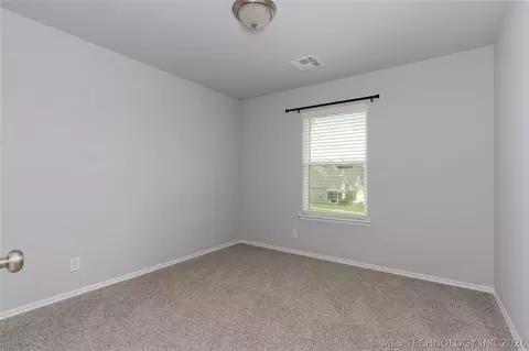 Bedroom - 814 E Honolulu Pl, Broken Arrow, OK 74012 photo 5 of 5