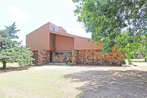 819 W Seminole Ave, Nowata, OK 74048
