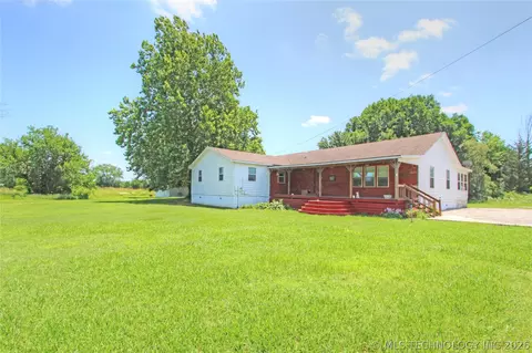 233 S Curtis St, Nowata, OK 74048