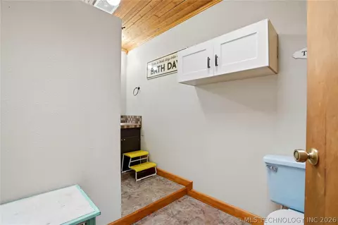 Bath - 20355 S 85th St E, Webbers Falls, OK 74470 photo 4 of 4