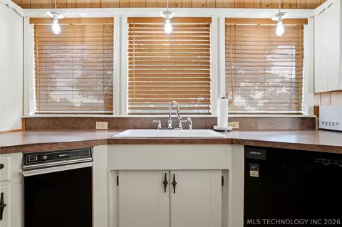 Kitchen - 20355 S 85th St E, Webbers Falls, OK 74470 photo 1 of 2