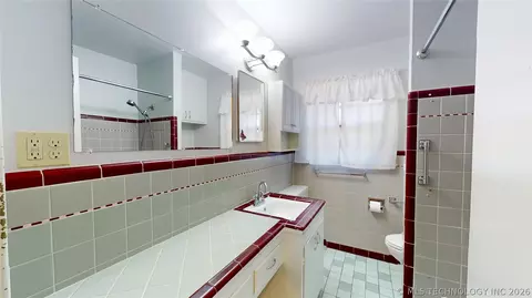 Bath - 1535 E 54th St, Tulsa, OK 74105 photo 1 of 1