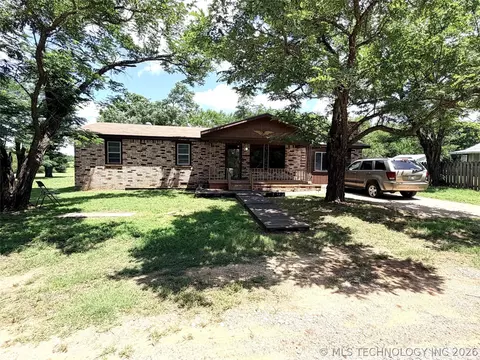 10305 Mesquite Rd, Henryetta, OK 74437