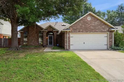 13643 S Oak Pl, Glenpool, OK 74033