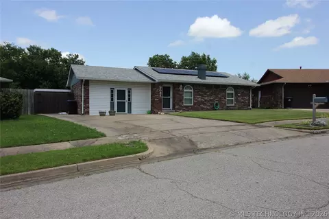2042 W Toledo St, Broken Arrow, OK 74012