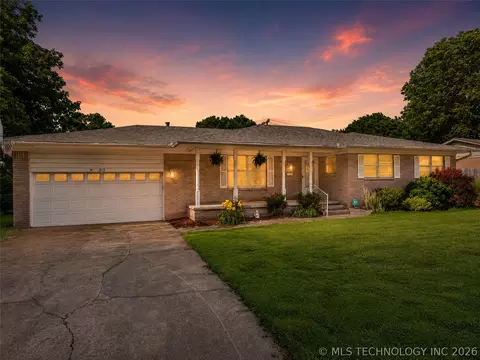 312 E 16th St, Claremore, OK 74017