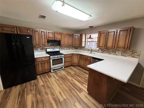 Kitchen - 507 E Tonner, Calera, OK 74730 photo 2 of 4