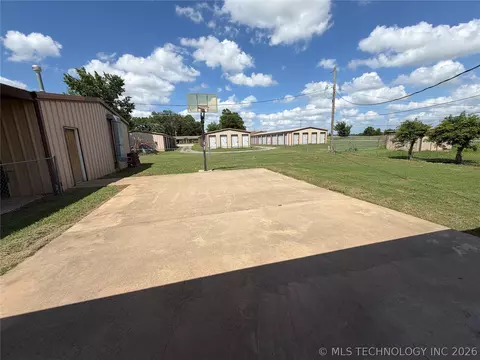 Exterior - 507 E Tonner, Calera, OK 74730 photo 8 of 11