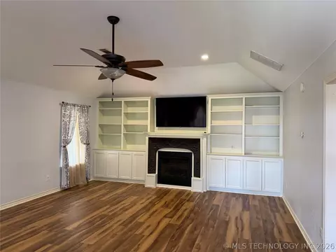 Living - 507 E Tonner, Calera, OK 74730 photo 1 of 4