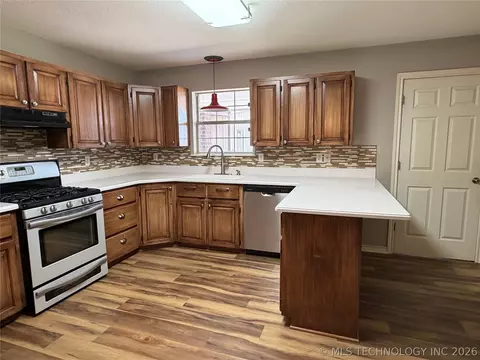 Kitchen - 507 E Tonner, Calera, OK 74730 photo 3 of 4
