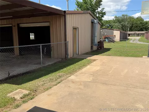 Exterior - 507 E Tonner, Calera, OK 74730 photo 9 of 11