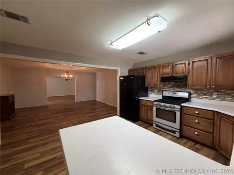 Kitchen - 507 E Tonner, Calera, OK 74730 photo 4 of 4