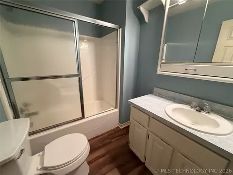Bath - 507 E Tonner, Calera, OK 74730 photo 3 of 7