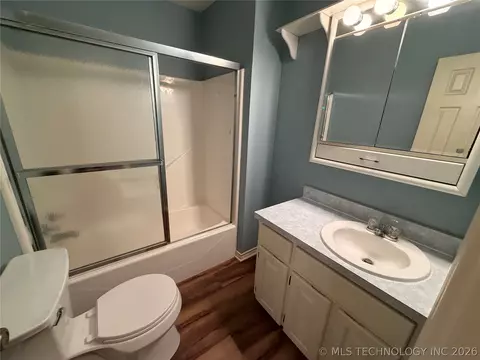 Bath - 507 E Tonner, Calera, OK 74730 photo 5 of 7