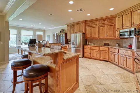 Kitchen - 124 Walnut Rdg, Eufaula, OK 74432 photo 3 of 4