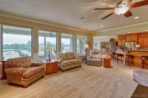 Living - 124 Walnut Rdg, Eufaula, OK 74432 photo 4 of 4