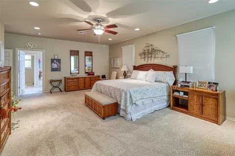 Bedroom - 124 Walnut Rdg, Eufaula, OK 74432 photo 2 of 7