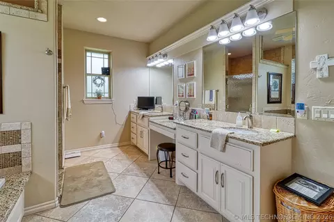 Bath - 124 Walnut Rdg, Eufaula, OK 74432 photo 1 of 6