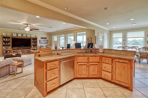 Kitchen - 124 Walnut Rdg, Eufaula, OK 74432 photo 4 of 4