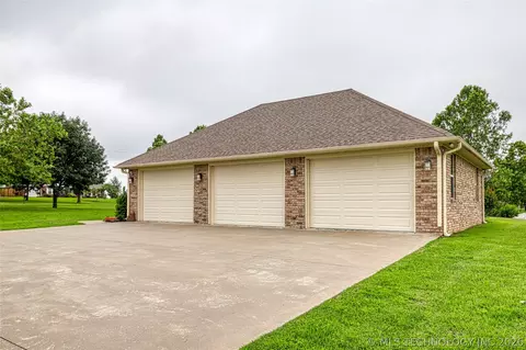 Exterior - 124 Walnut Rdg, Eufaula, OK 74432 photo 5 of 6